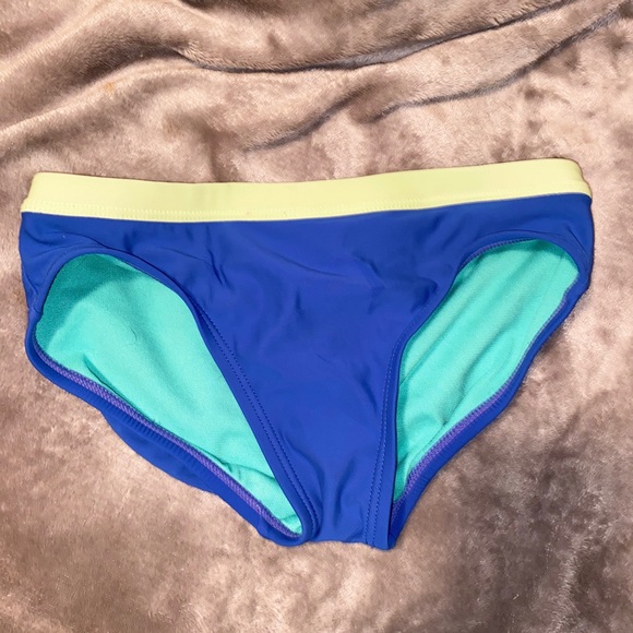 Cute Nike bathing suit - Picture 2 of 3